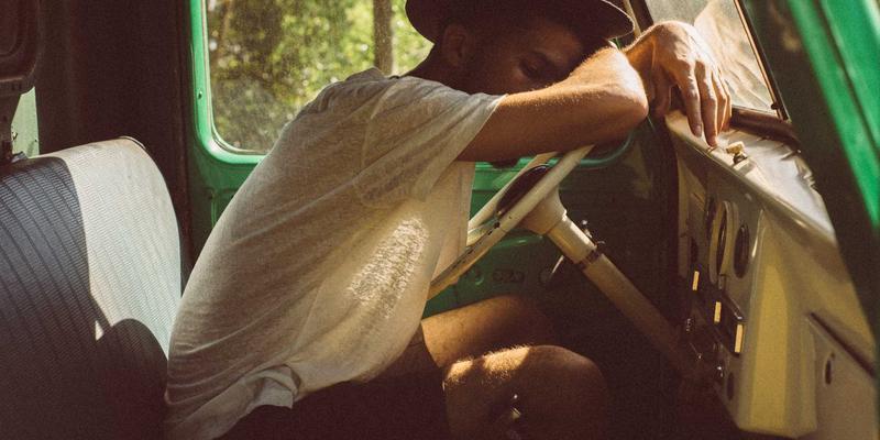 从神圣壁画到当代艺术：揭秘克里希纳崇拜中皮奇瓦伊绘画的复杂工艺与历史演变