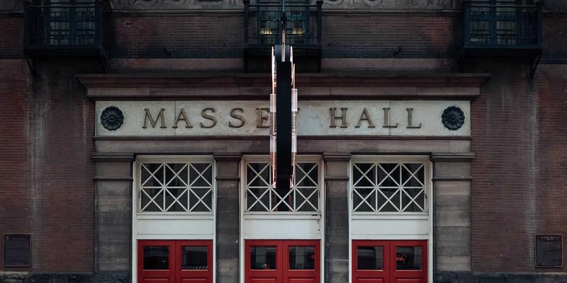 当神话在黄金中起舞：印度坦焦尔绘画如何将古典艺术融入当代音乐与舞蹈空间