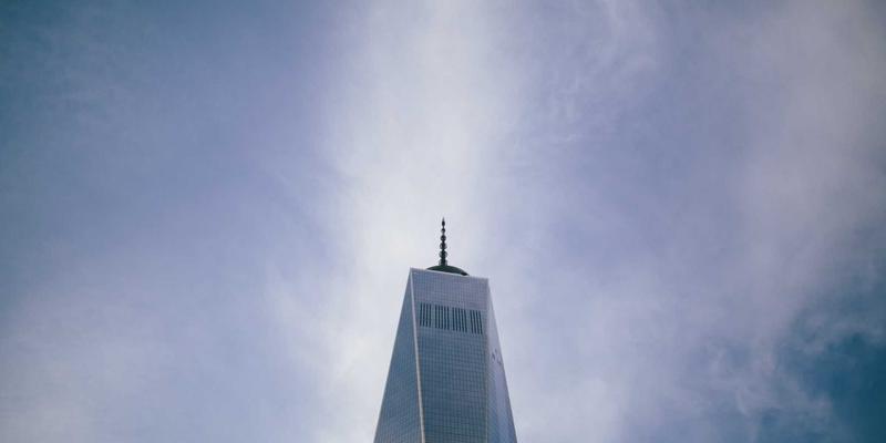 舞动于石壁的神圣叙事：喀拉拉邦壁画中的雕塑韵律与音乐性