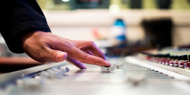 舞动、绘画与雕塑：贡德部落艺术如何用神话森林发出当代生态警示