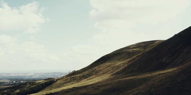 雕塑、音乐与神性：探寻坦焦尔绘画的象征意义与精神世界